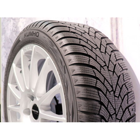 Зимние шины 245-45-18 100V Kumho WinterCraft WP-52 XL - 1